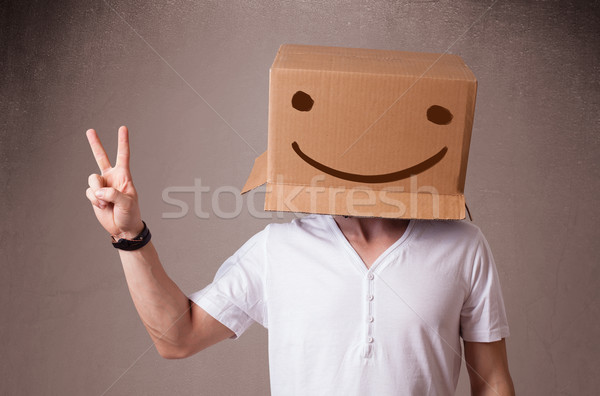Fiatalember gesztikulál kartondoboz fej emotikon áll Stock fotó © ra2studio