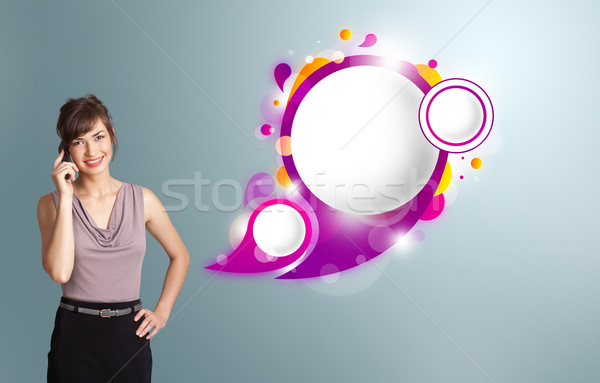Csinos fiatal nő bemutat absztrakt szövegbuborék copy space Stock fotó © ra2studio