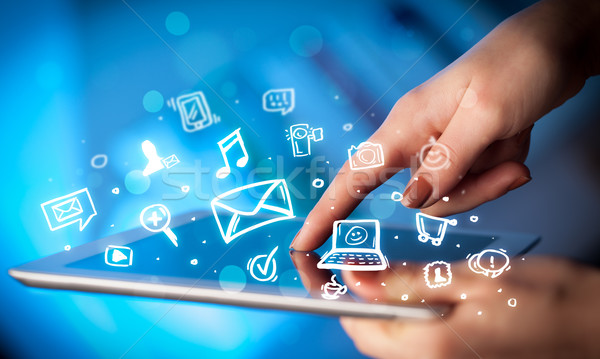 advantages of electronics media in society advantages of electronics media in society