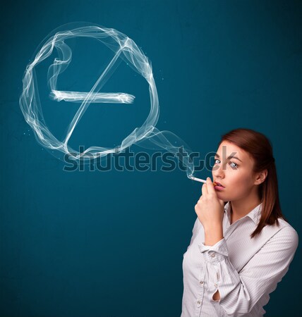 Foto stock: Jóvenes · dama · fumar · insalubre · cigarrillo