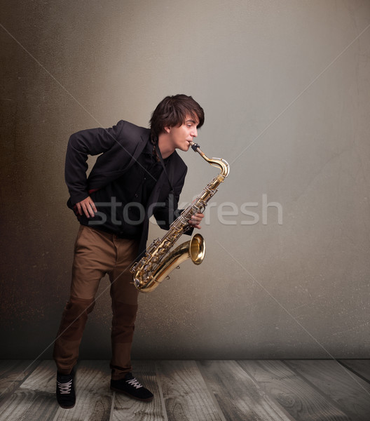 Jungen Musiker spielen Saxophon gut aussehend Musik Stock foto © ra2studio
