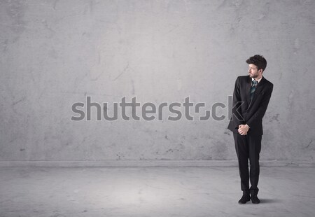 Jungen Geschäftsmann stehen verwechselt überrascht Umsatz Stock foto © ra2studio
