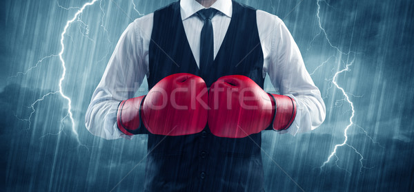 Om de afaceri box ploaie vânzări persoană Imagine de stoc © ra2studio