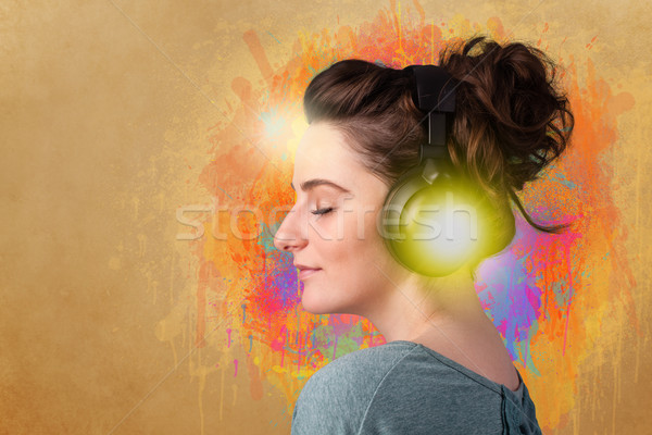 Genç kadın kulaklık güzel boyalı duvar Stok fotoğraf © ra2studio
