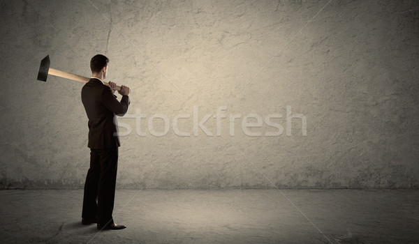 Hombre de negocios pie sucio pared martillo espacio de la copia Foto stock © ra2studio