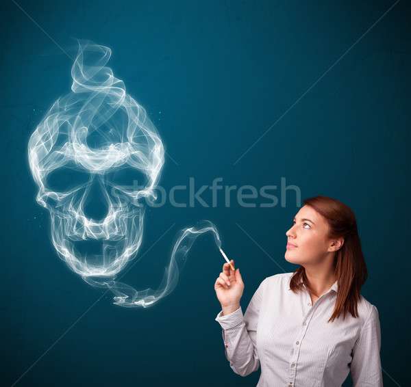 Stockfoto: Jonge · vrouw · roken · gevaarlijk · sigaret · giftig · schedel