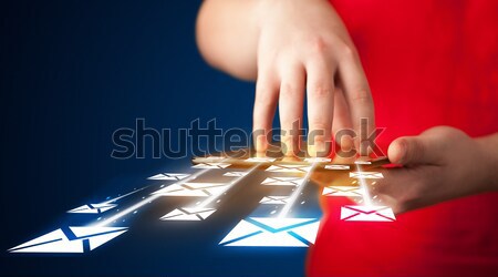 Mână comprimat e-mail icoane Imagine de stoc © ra2studio