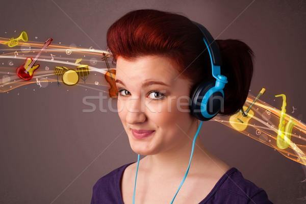 Auriculares escuchar música bastante mujer música Foto stock © ra2studio