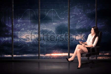 Kobieta interesu tabletka biuro pokój wykres Zdjęcia stock © ra2studio