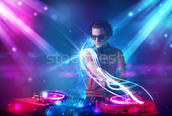 Energic muzică puternic efecte de lumină tineri petrecere Imagine de stoc © ra2studio