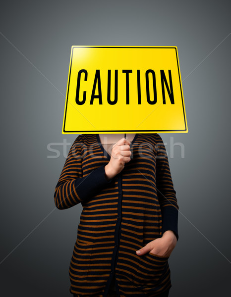 年轻女子 慎重 签署 年轻 女士 商业照片 ra2studio