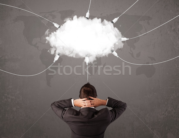 Tânăr uita nor transfer lume serviciu Imagine de stoc © ra2studio