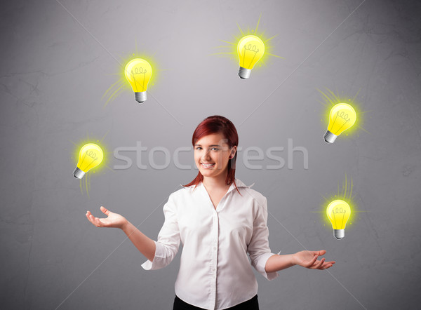 Foto stock: Jovem · senhora · em · pé · malabarismo · lâmpadas · belo