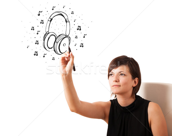 商業照片: 年輕的女孩 · 畫 · 耳機 · 音符 · 孤立 · 白