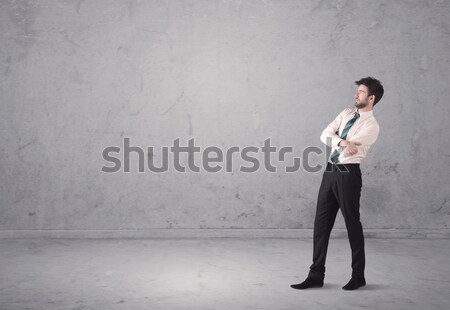 Jungen Geschäftsmann stehen verwechselt überrascht Umsatz Stock foto © ra2studio