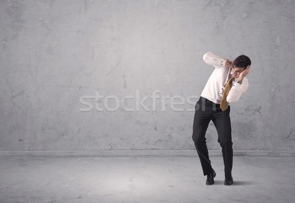 Jungen Geschäftsmann stehen verwechselt überrascht Umsatz Stock foto © ra2studio