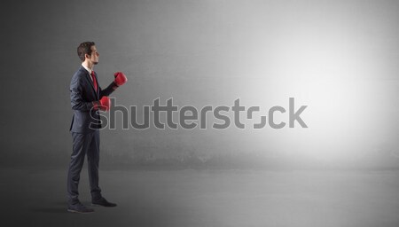 Biznesmen pustym pokoju stałego czerwony tkaniny strony Zdjęcia stock © ra2studio