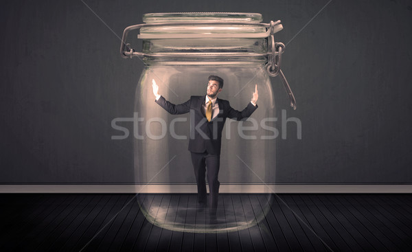 Om de afaceri prins sticlă borcan spaţiu finanţa Imagine de stoc © ra2studio