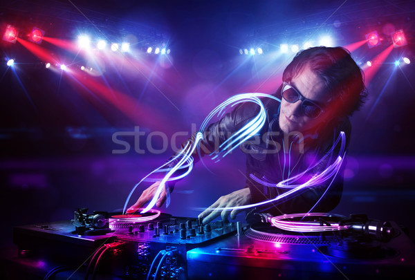 Discjockey spielen Musik Licht Strahl Auswirkungen Stock foto © ra2studio