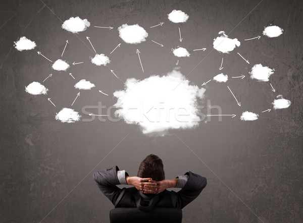 Zakenman vergadering wolk technologie boven hoofd Stockfoto © ra2studio