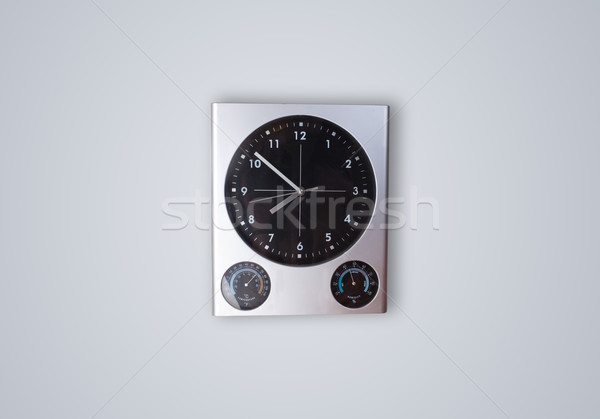 Moderne klok tonen nauwkeurig tijd Stockfoto © ra2studio