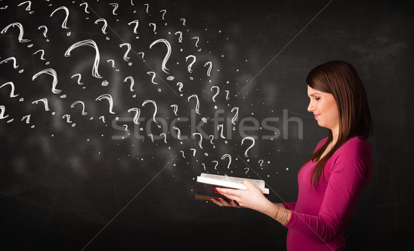Csinos nő olvas könyv kérdőjelek ki zavart Stock fotó © ra2studio