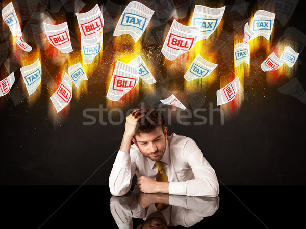 Depressiv Geschäftsmann Sitzung Brennen Steuer Rechnung Stock foto © ra2studio