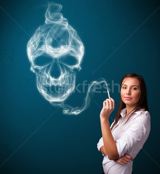 Foto stock: Fumar · peligroso · cigarrillo · tóxico · cráneo