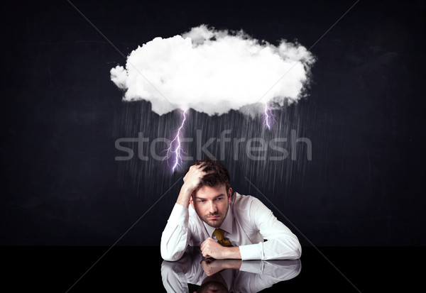 Deprimat om de afaceri şedinţei nor fulger ploios Imagine de stoc © ra2studio