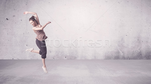 Destul de urban dansator gol frumos tineri Imagine de stoc © ra2studio