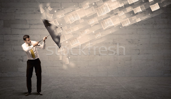 Foto d'archivio: Uomo · d'affari · ombrello · vento · giornali · carta · lavoro