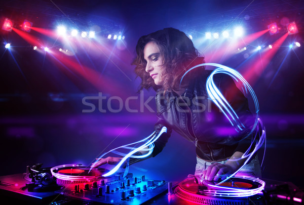 Dídzsé lány játszik zene fény nyaláb Stock fotó © ra2studio