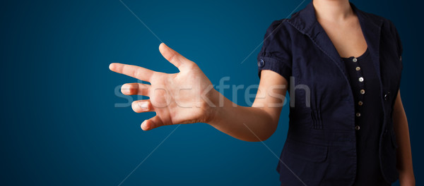 Vrouw denkbeeldig knop jonge vrouw hand Stockfoto © ra2studio