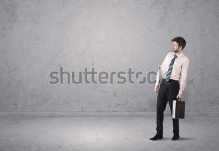 Jungen Geschäftsmann stehen verwechselt überrascht Umsatz Stock foto © ra2studio