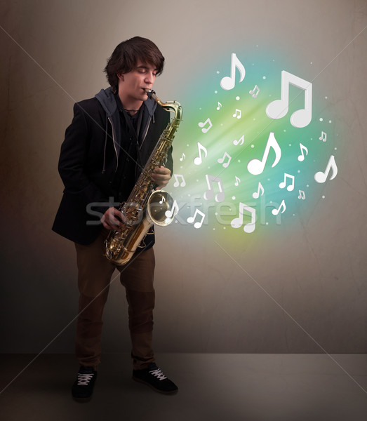 Zdjęcia stock: Młodych · muzyk · gry · saksofon · muzyki · zauważa · atrakcyjny