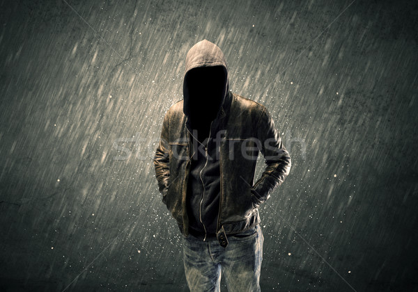 Tip în picioare nerecunoscut penal Imagine de stoc © ra2studio