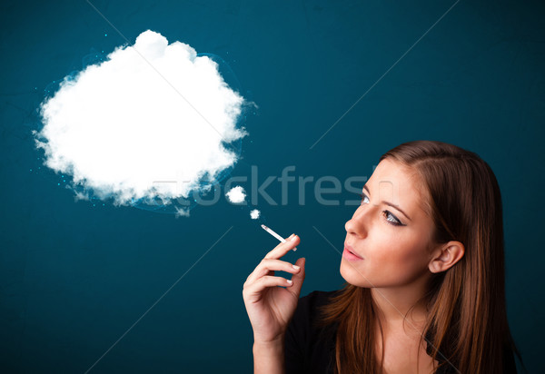 Jonge vrouw roken ongezond sigaret dicht rook Stockfoto © ra2studio