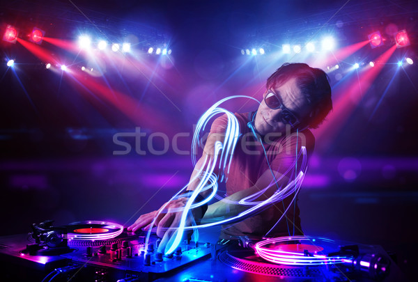 Disc jockey spelen muziek licht balk effecten Stockfoto © ra2studio