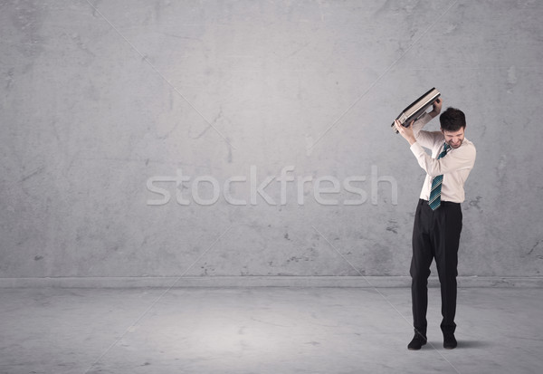 Jungen Geschäftsmann stehen verwechselt überrascht Umsatz Stock foto © ra2studio