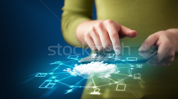 [[stock_photo]]: Main · comprimé · réseau · cloud · technologie