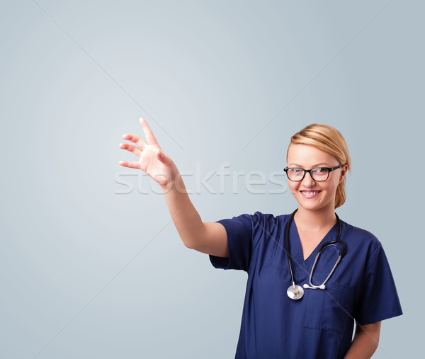 Jungen weiblichen Arzt gestikulieren Kopie Raum ziemlich Stock foto © ra2studio