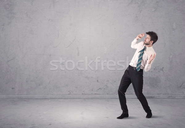 Jungen Geschäftsmann stehen verwechselt überrascht Umsatz Stock foto © ra2studio