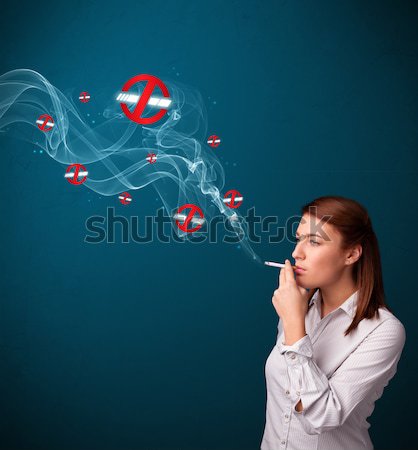 [[stock_photo]]: Jeune · femme · fumer · dangereux · cigarette · signes