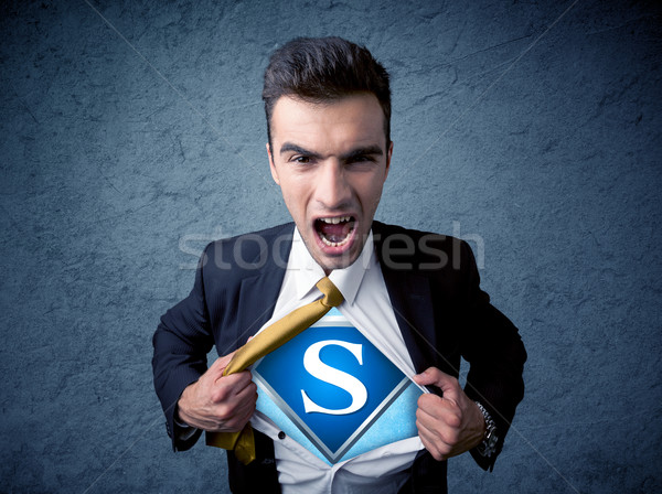 Om de afaceri cămaşă superhero semna piept Imagine de stoc © ra2studio