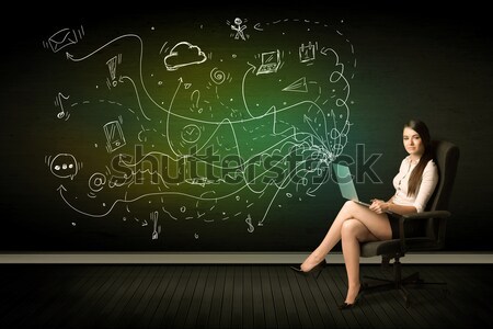 ストックフォト: 女性実業家 · 座って · 椅子 · ノートパソコン · メディア