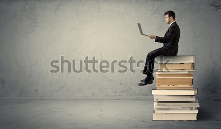 Homme portable séance livres sérieux affaires [[stock_photo]] © ra2studio