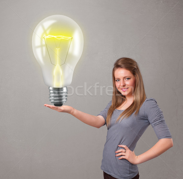 Schönen Dame halten realistisch 3D Glühlampe Stock foto © ra2studio