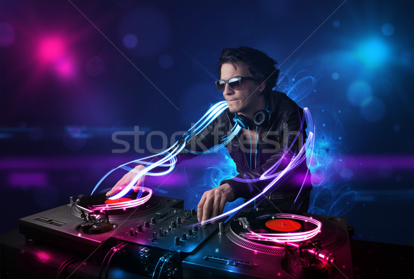 Disc-jockey jouer musique effets de lumière lumières jeunes Photo stock © ra2studio