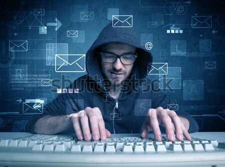 Intruso hackers e-mail jovem Foto stock © ra2studio