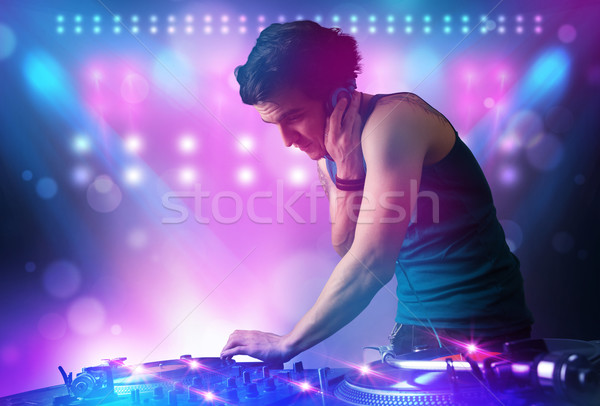 Foto stock: Disc · jockey · música · tocadiscos · etapa · luces · jóvenes